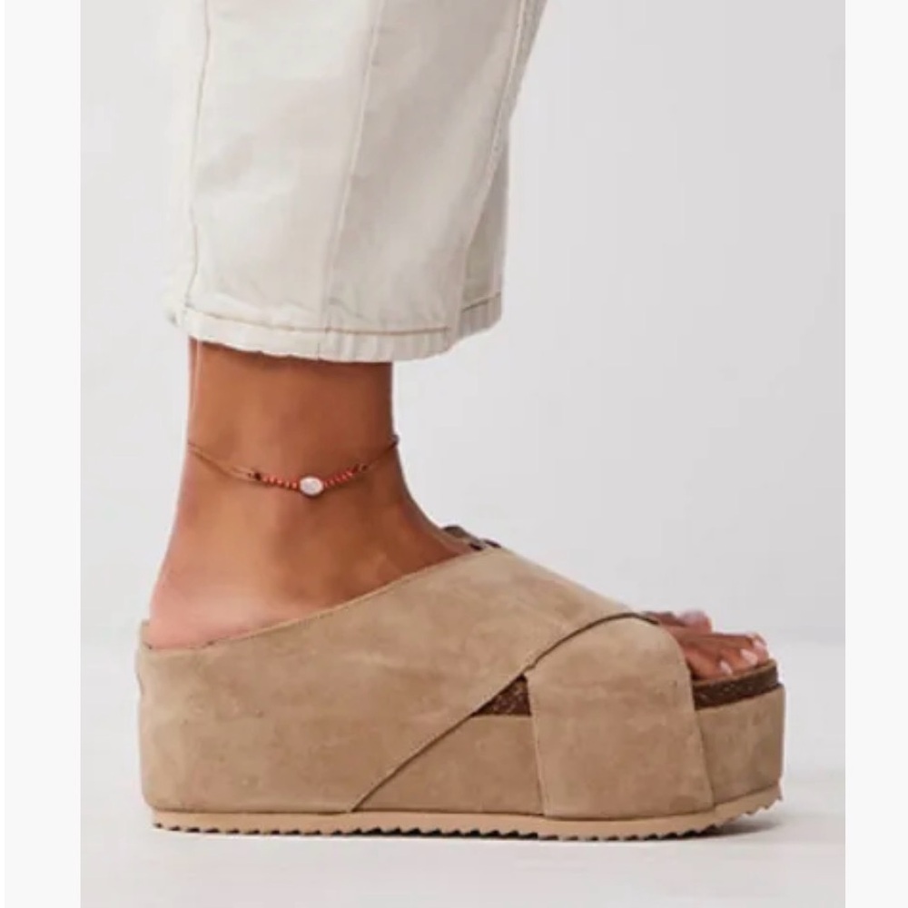 Intentionally Blank limelight platform sandal in beige suede size 37 (6.5-7)